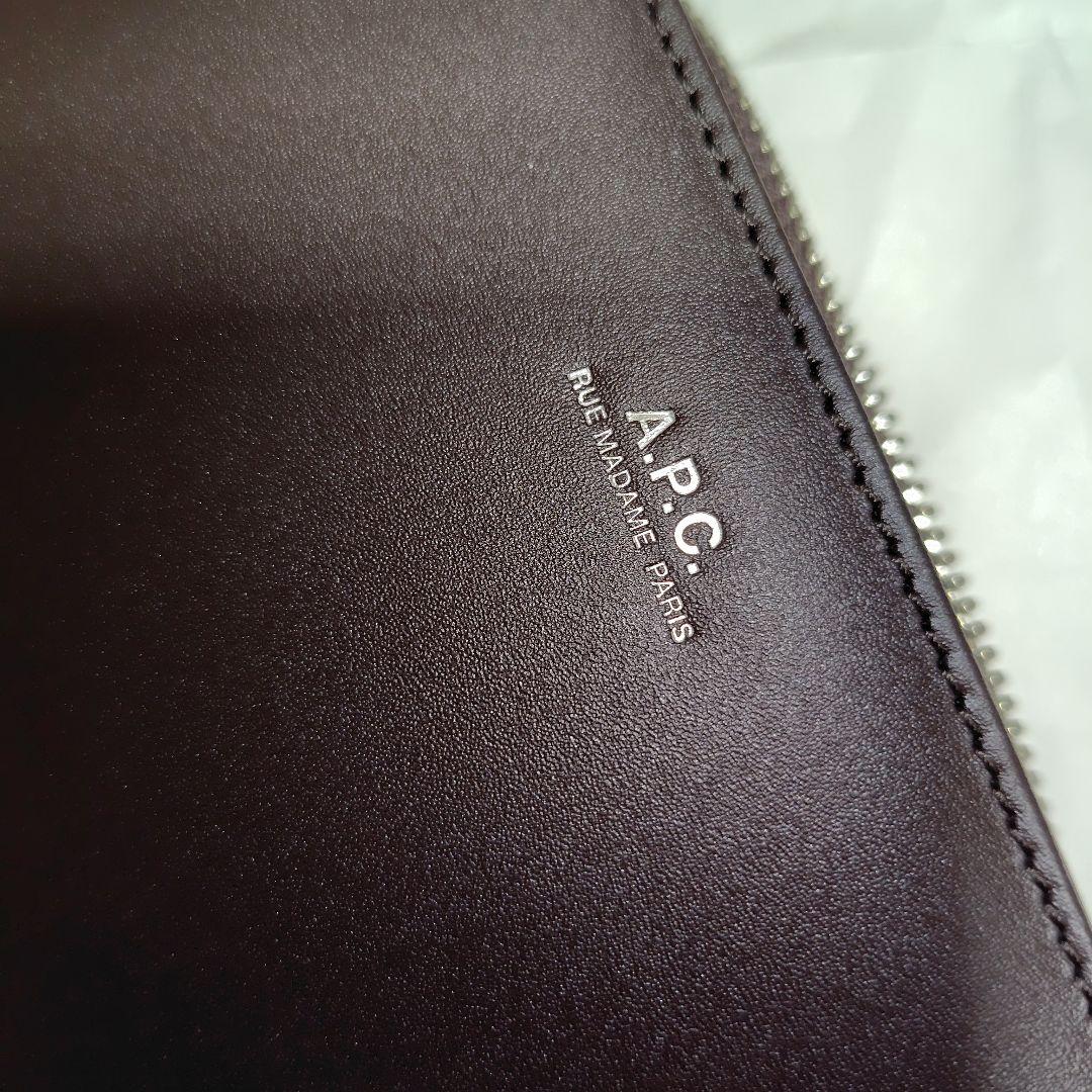 新品未使用　A.P.C.二つ折り財布　ダークブラウン