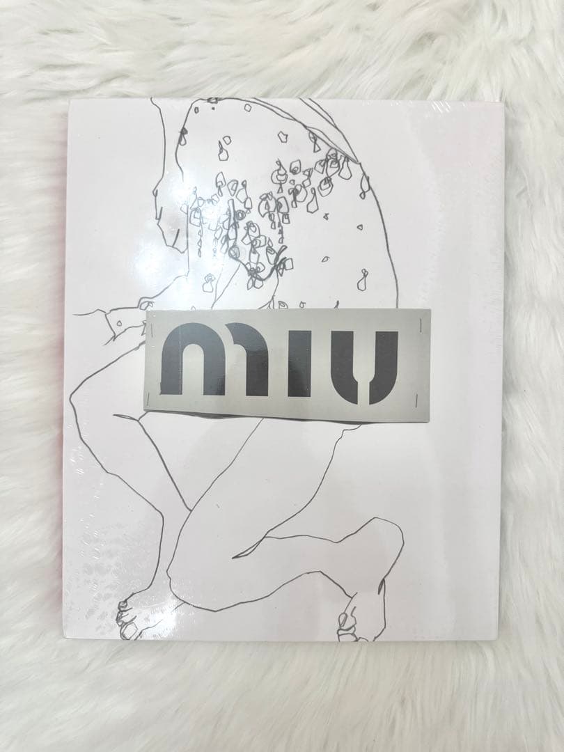 【希少♡新品未開封】miumiuミュウミュウ カタログ close AW2020