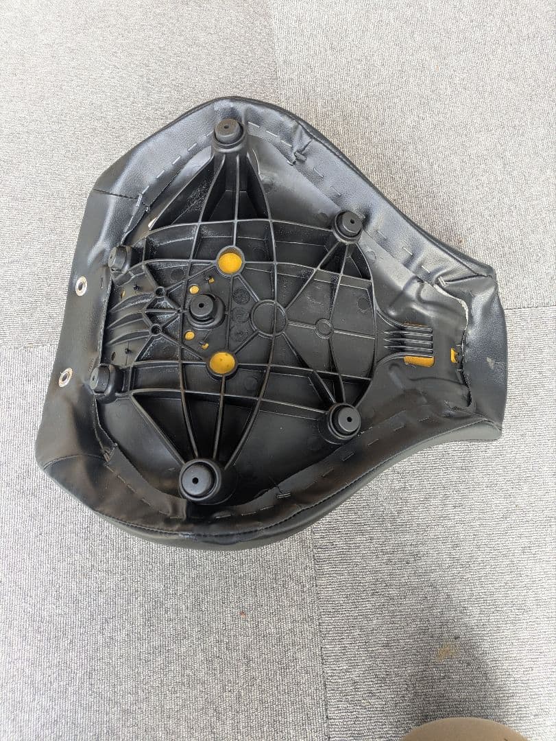 ハーレーシート ソフテールファットボーイ用 張替えしてオリジナルなどに