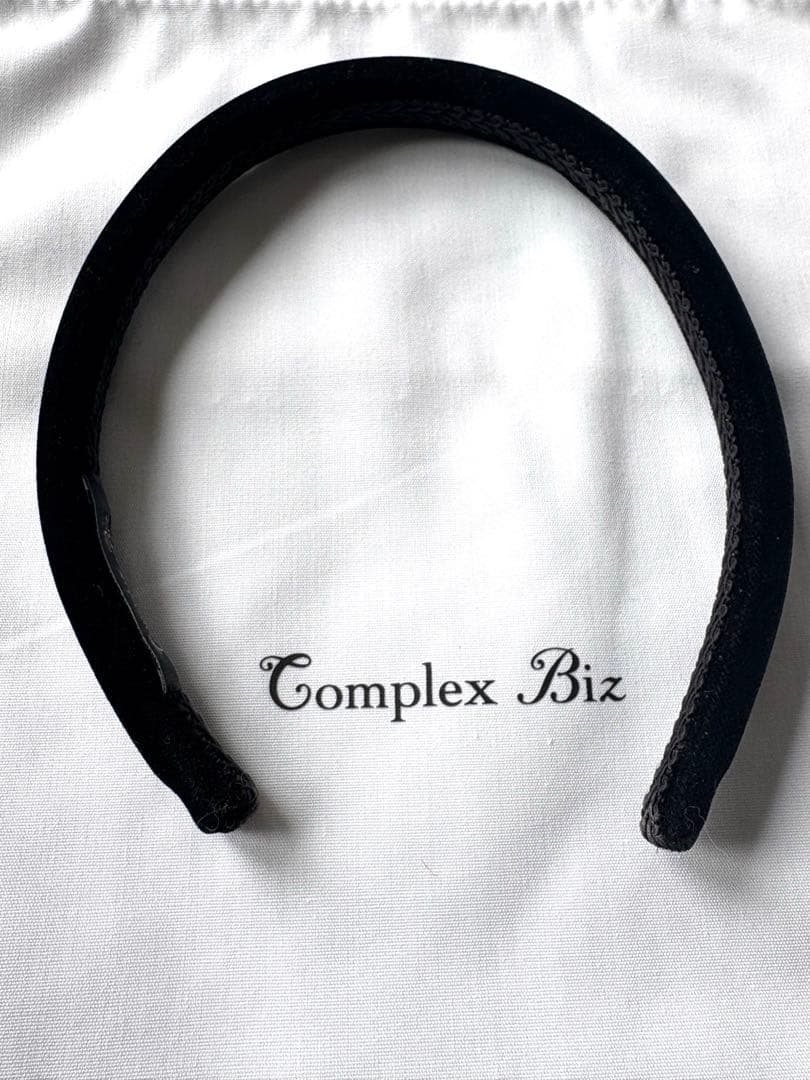 コンプレックス・ビズ（Complex Biz）ブラックベルベット製カチューシャ