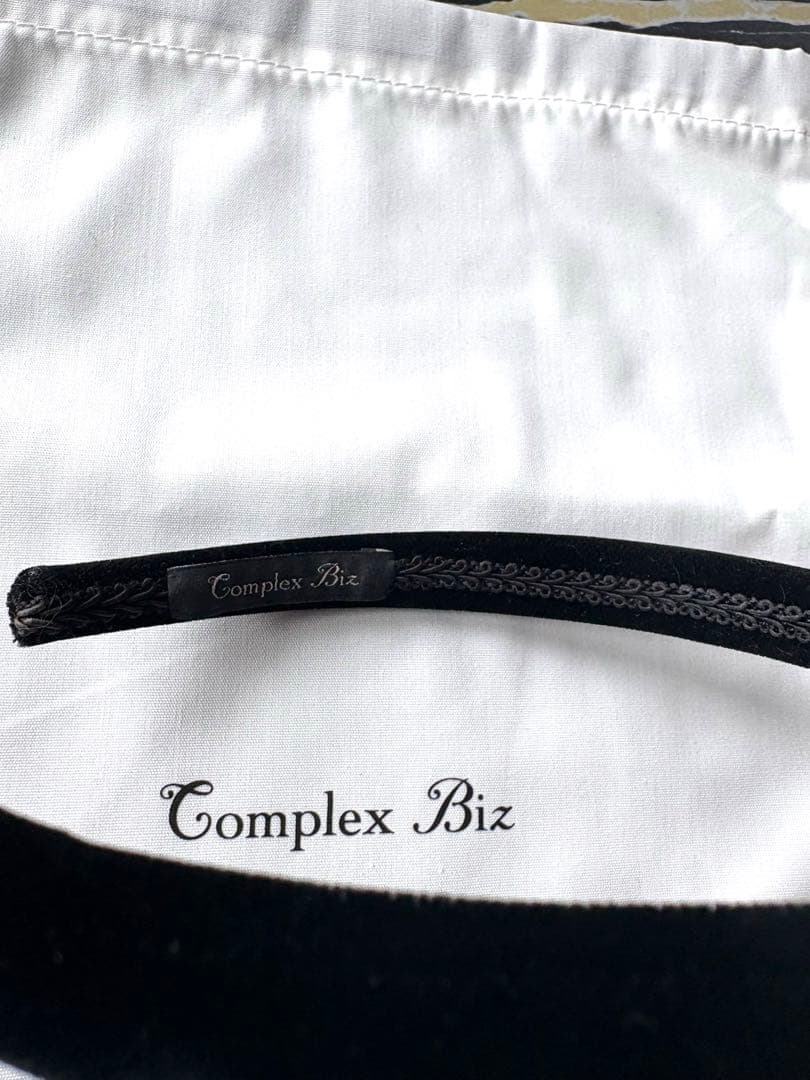 コンプレックス・ビズ（Complex Biz）ブラックベルベット製カチューシャ