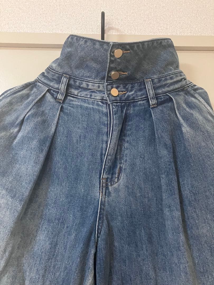 ハイウエストライトブルーデニムパンツ