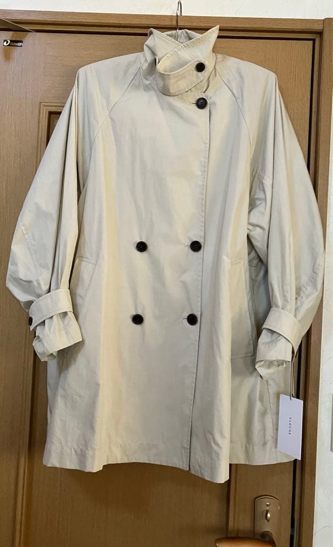 専用　新品タグ付き大人気のクロシェの袖が可愛いハーフコート　ベージュ