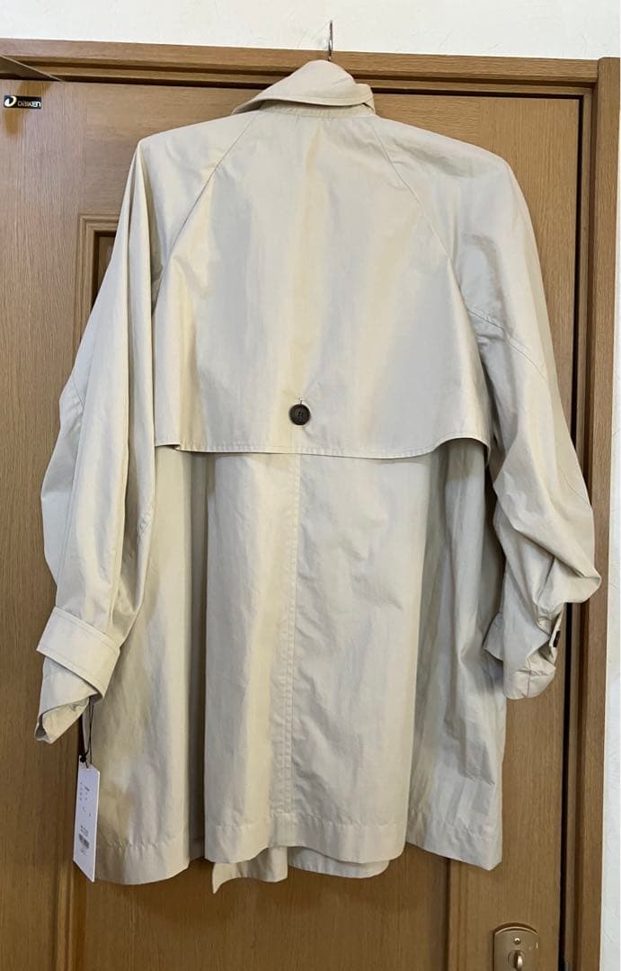 専用　新品タグ付き大人気のクロシェの袖が可愛いハーフコート　ベージュ