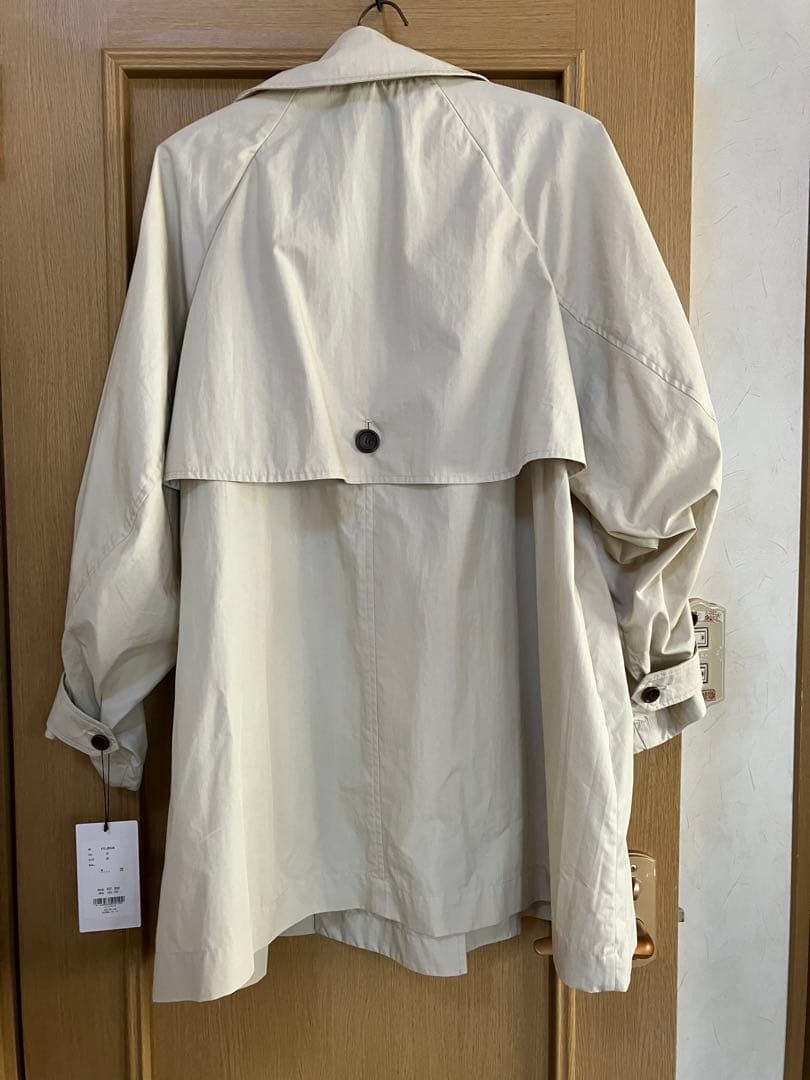 専用　新品タグ付き大人気のクロシェの袖が可愛いハーフコート　ベージュ
