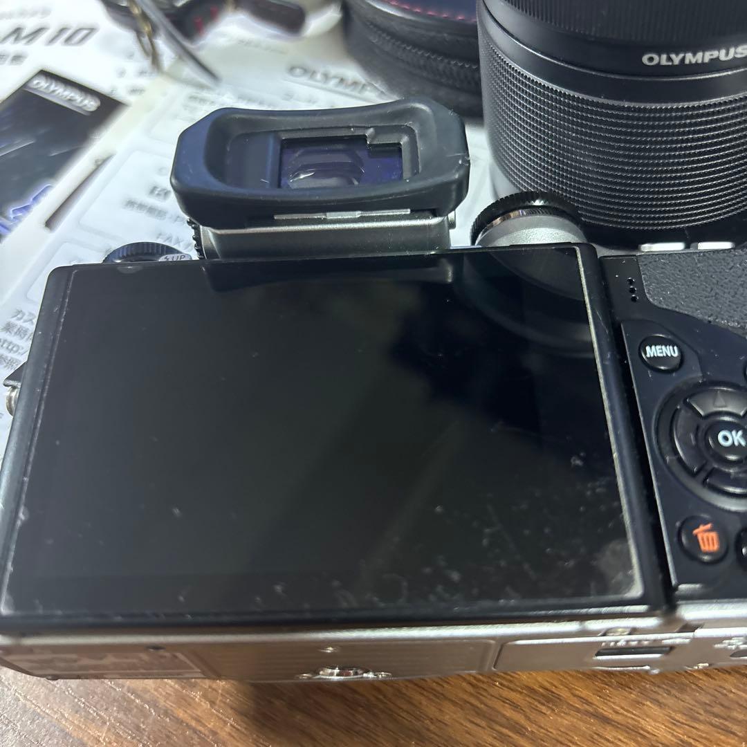 【付属品あり】OM-D E-M10ダブルズームキット　シルバー　ミラーレス一眼