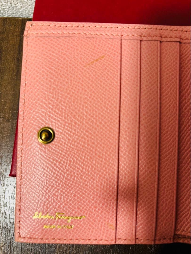新品未使用！Salvatore Ferragamo二つ折り財布