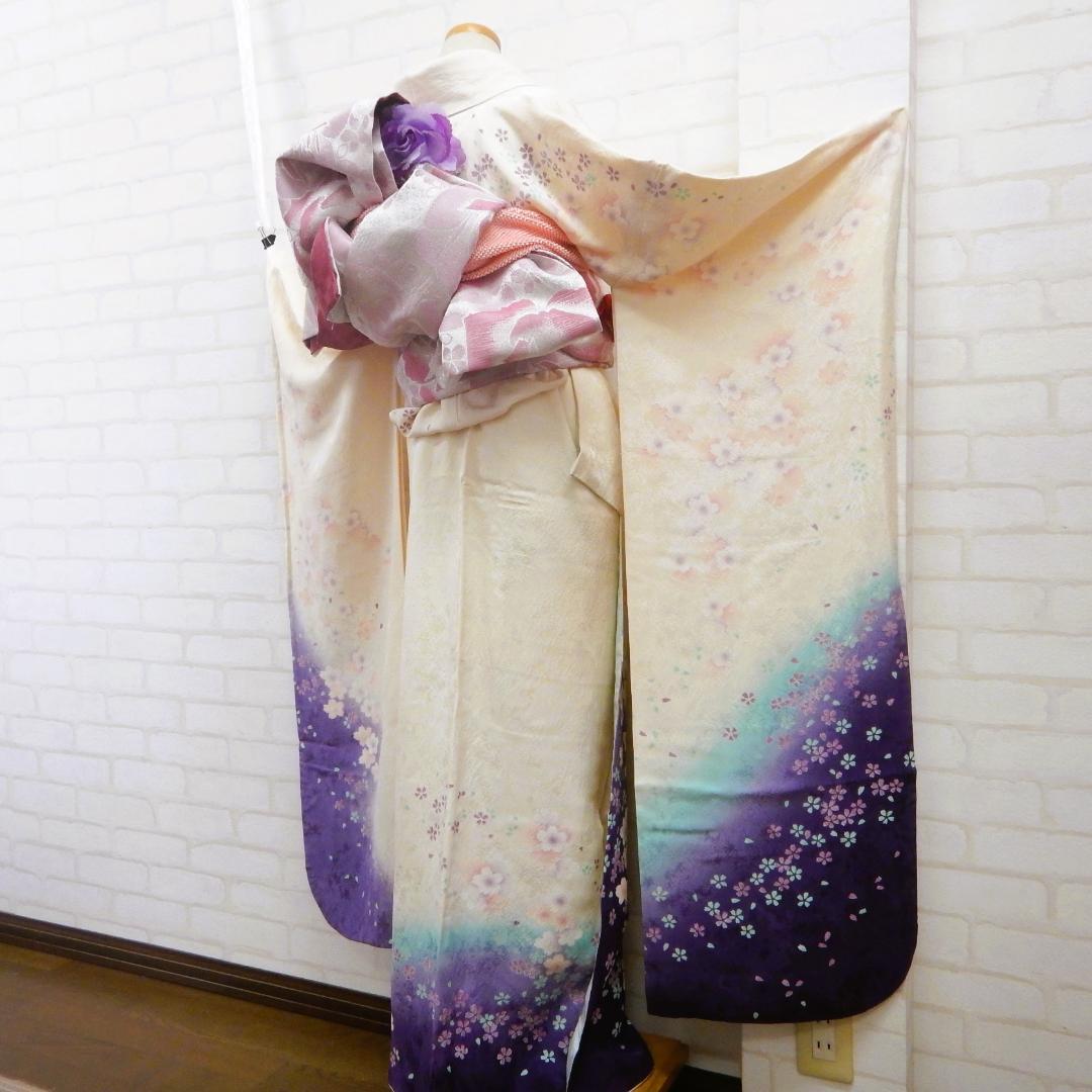 和31　振袖セット　成人式　（桜柄・ホワイト系）　154～160cm前後