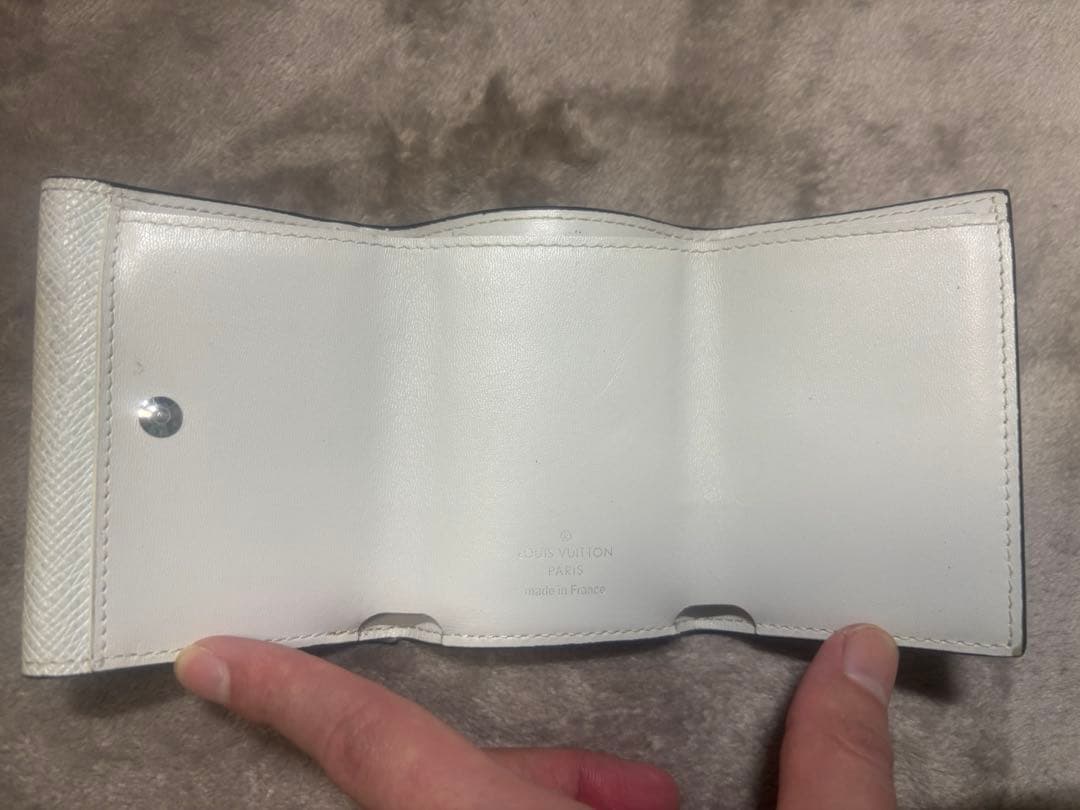 ルイヴィトン タイガ ラマ ディスカバリー コンパクトウォレット M67621