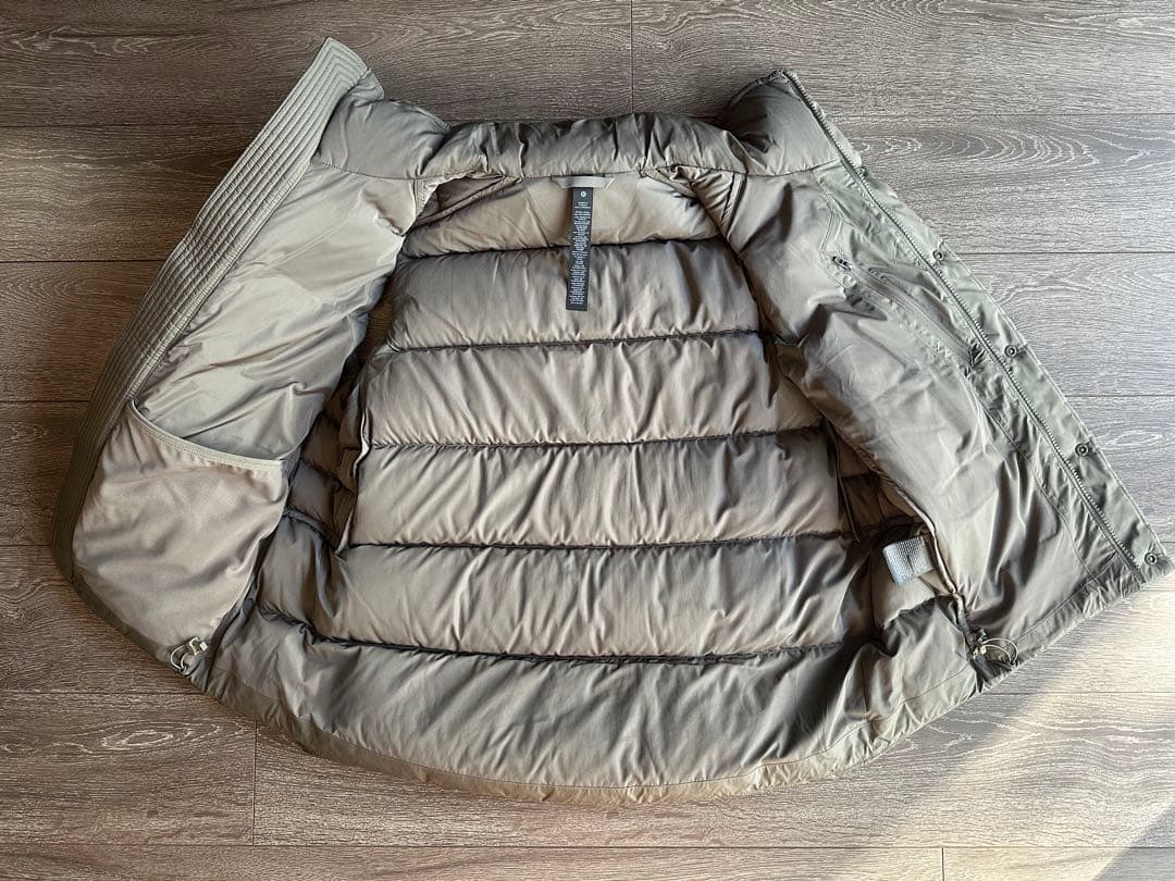 【新古品・美品】lululemon ダウンベスト
