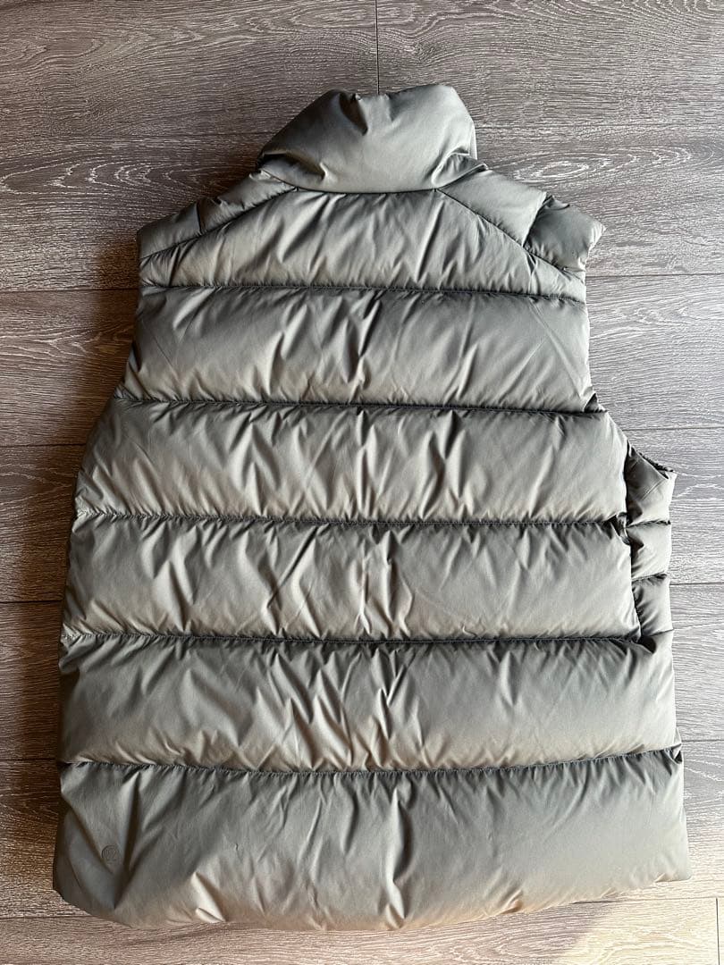 【新古品・美品】lululemon ダウンベスト