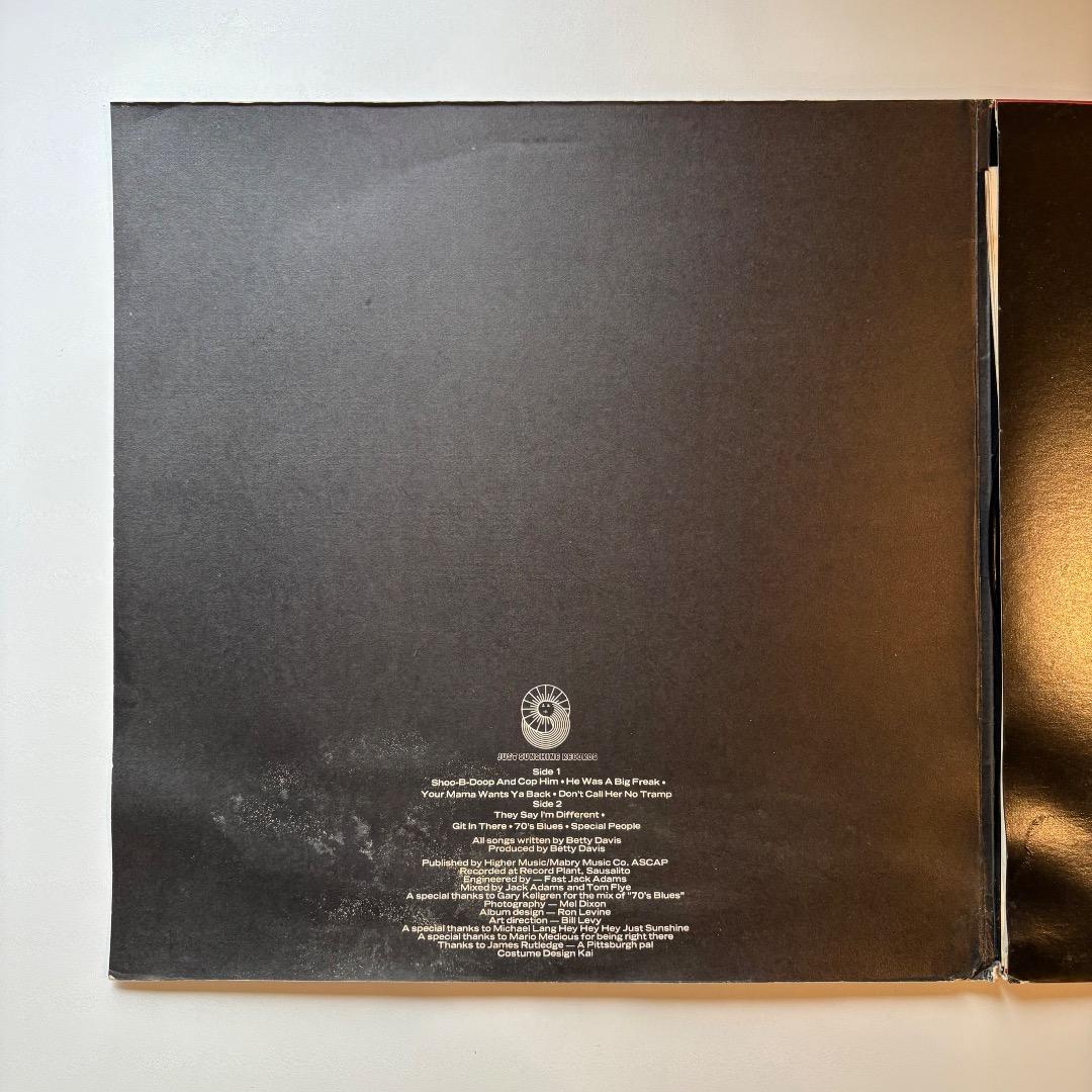 ◎中古LPレコード◎　ベティ・デイヴィス / ゼイ・セイ・アイム・ディファレント