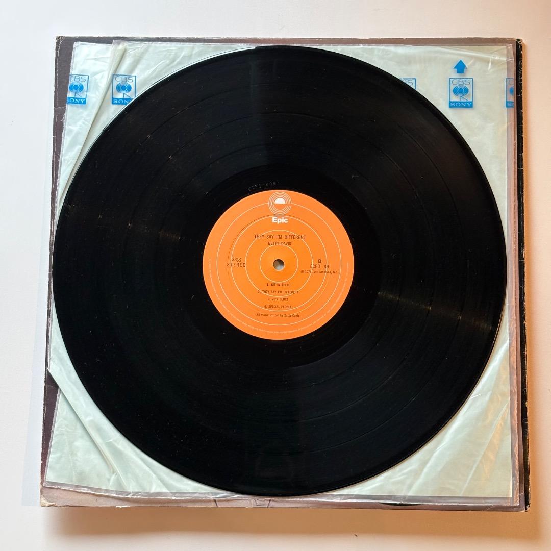 ◎中古LPレコード◎　ベティ・デイヴィス / ゼイ・セイ・アイム・ディファレント