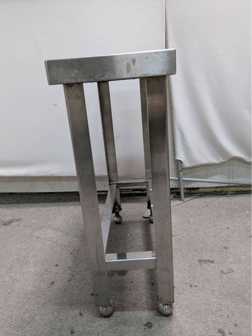 【中古】厨房用作業台小　スチール製　スキマ用　小型　店舗用品　業務用品　飲食店