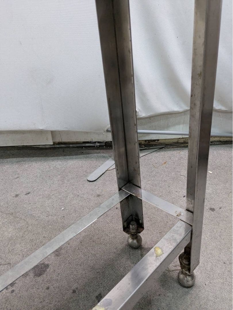 【中古】厨房用作業台小　スチール製　スキマ用　小型　店舗用品　業務用品　飲食店