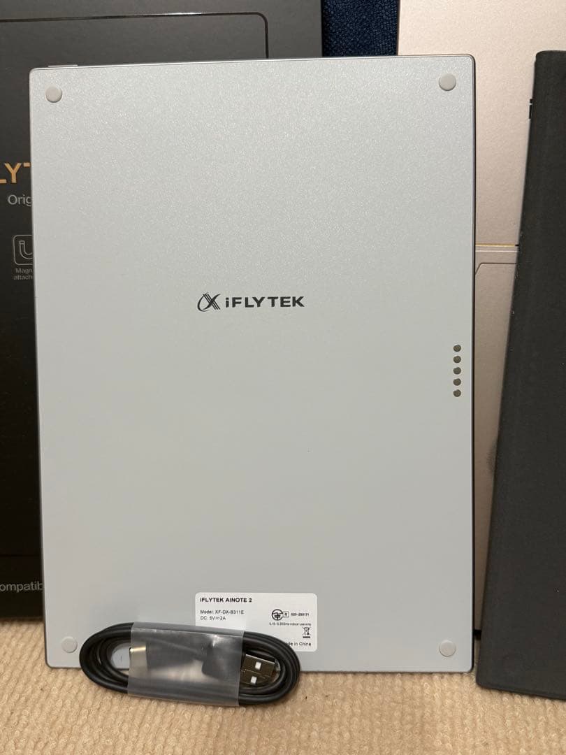 iFLYTEK AINOTE2とカバー