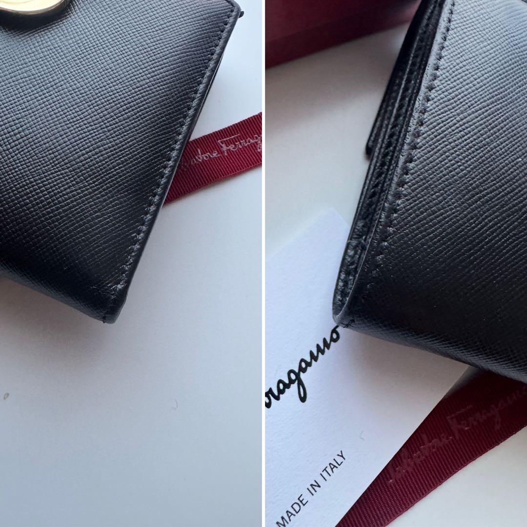 【美品】329 Ferragamo サルバトーレフェラガモ 2つ折り財布
