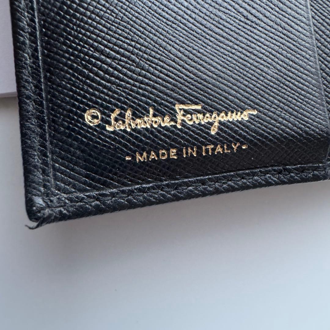 【美品】329 Ferragamo サルバトーレフェラガモ 2つ折り財布