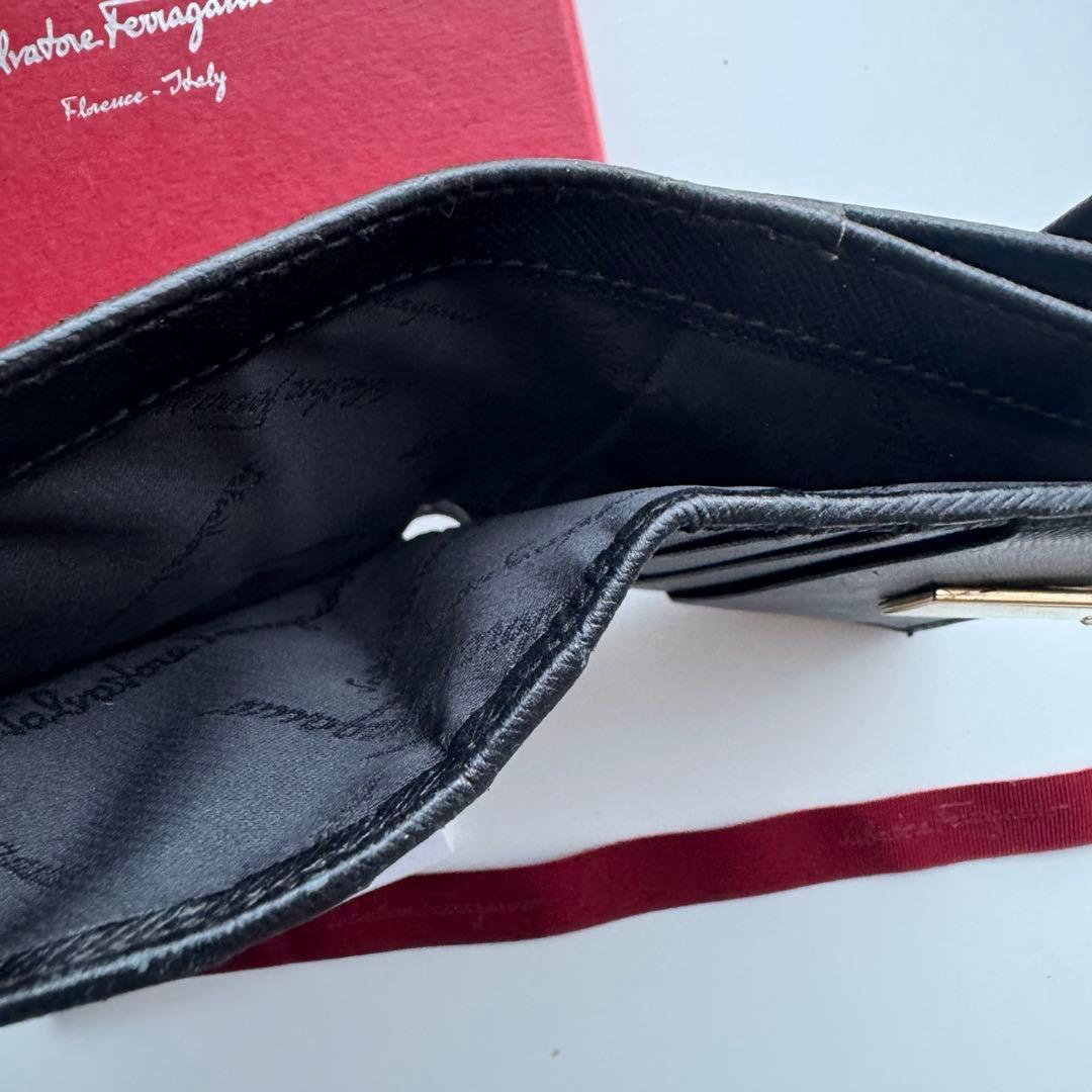【美品】329 Ferragamo サルバトーレフェラガモ 2つ折り財布