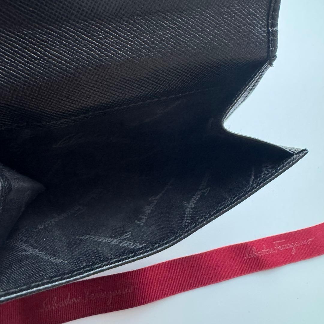 【美品】329 Ferragamo サルバトーレフェラガモ 2つ折り財布