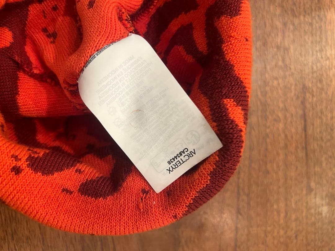 ARC'TERYX ニット帽 赤・オレンジ