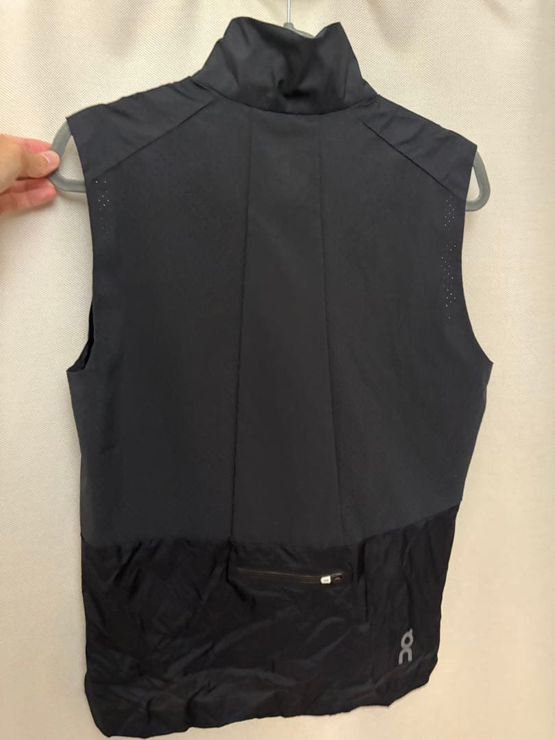 On Weather vest ランニングベスト