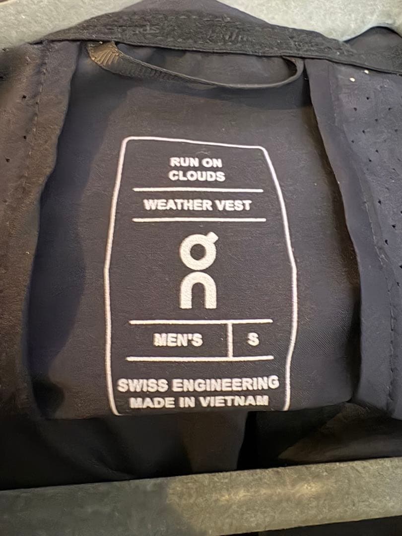 On Weather vest ランニングベスト