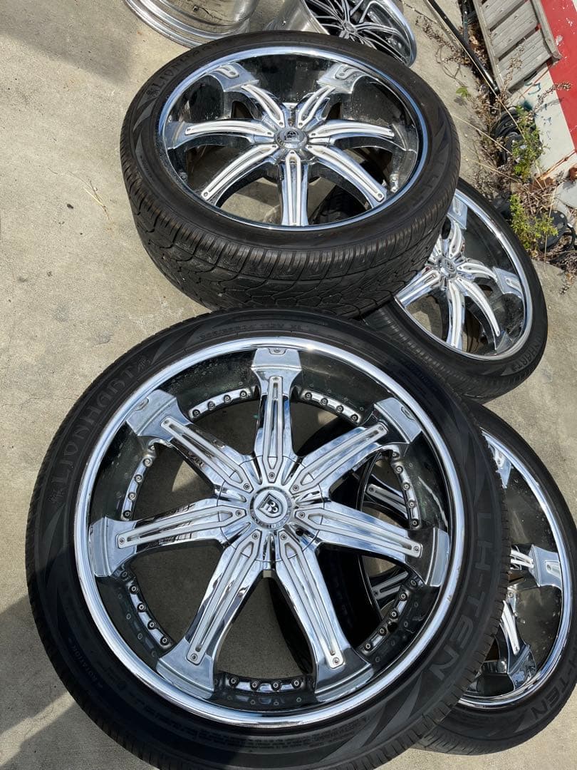 タイヤ　ホイール　305/35R 24インチ　5穴