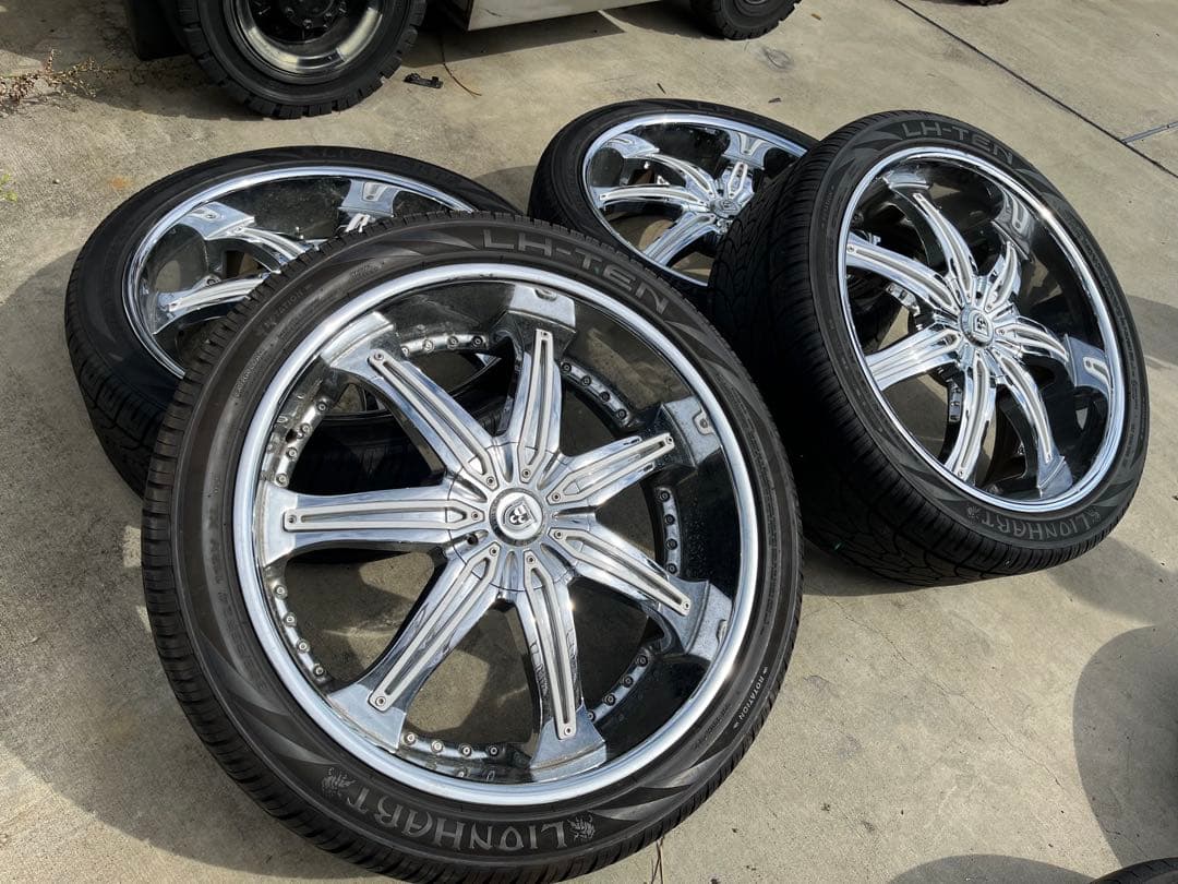 タイヤ　ホイール　305/35R 24インチ　5穴