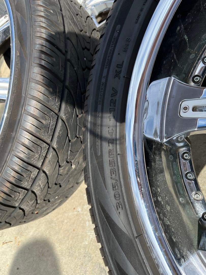 タイヤ　ホイール　305/35R 24インチ　5穴