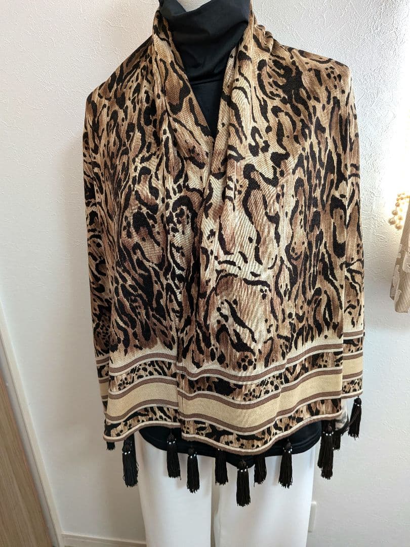 【超美品】LEONARD　レオナール レオパード柄タッセル付きストール