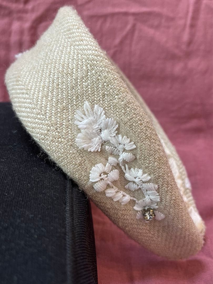 ラマジョリーナ　カチューシャ　ベージュ　未使用品✨