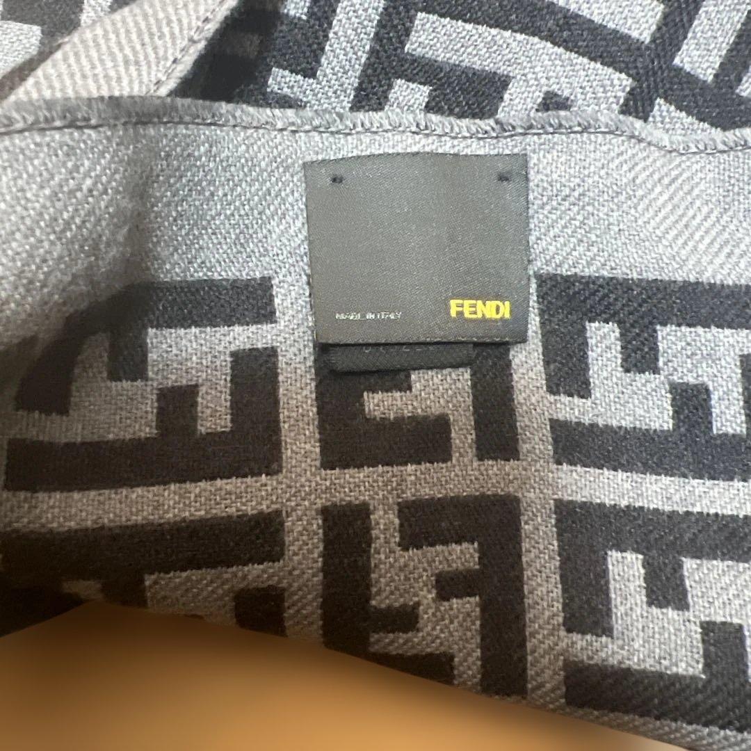 FENDI FFロゴ マフラー グレー/ブラック