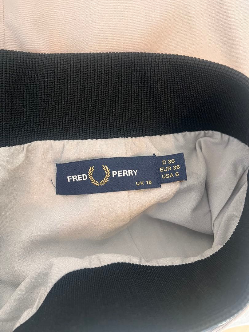 FRED PERRY ベージュ タイトスカート