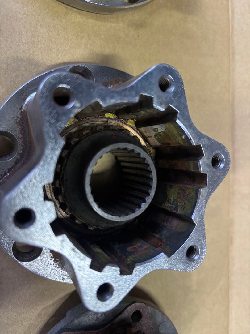 ジムニーJA11 AISIN マニュアルフリーハブ左右　中古