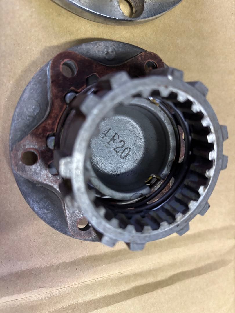 ジムニーJA11 AISIN マニュアルフリーハブ左右　中古