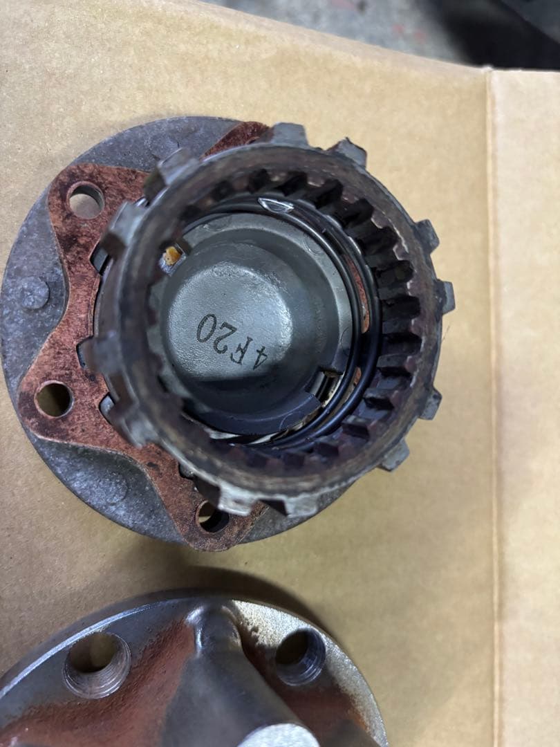 ジムニーJA11 AISIN マニュアルフリーハブ左右　中古