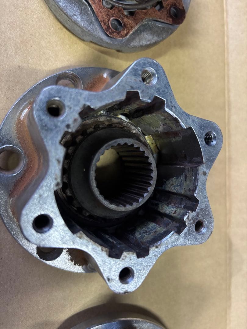ジムニーJA11 AISIN マニュアルフリーハブ左右　中古
