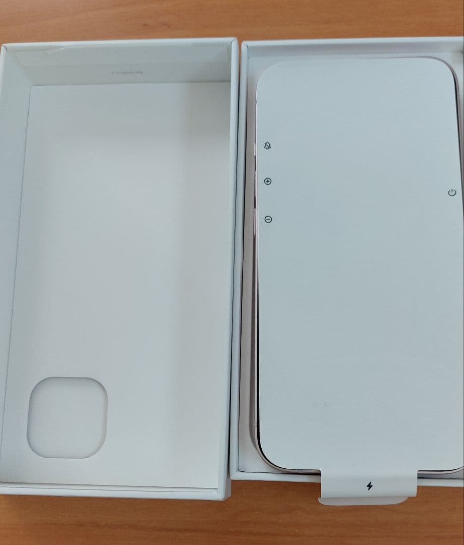 美品　iPhone13 256GB 本体 simフリーピンク　カバー3枚付