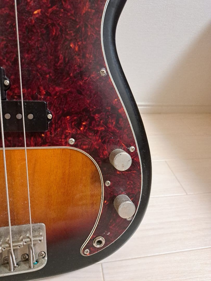 Squier Precision Bass サンバースト べっ甲ガード Pベース