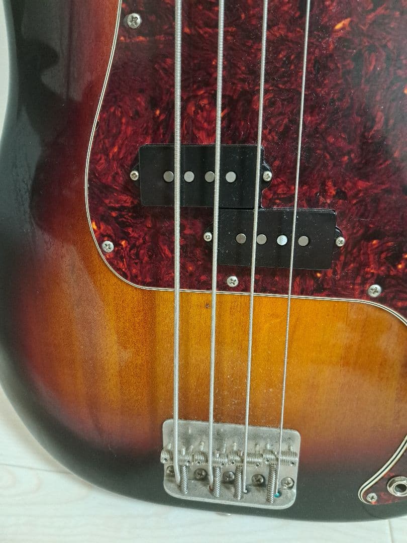 Squier Precision Bass サンバースト べっ甲ガード Pベース