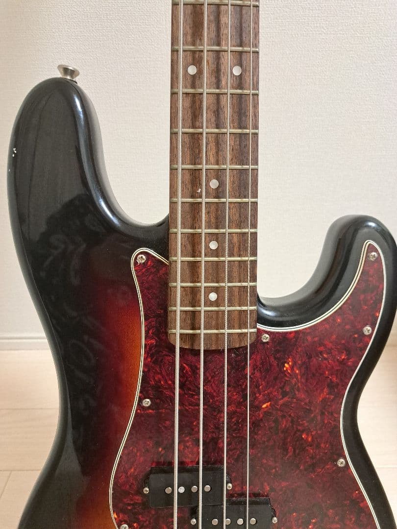 Squier Precision Bass サンバースト べっ甲ガード Pベース