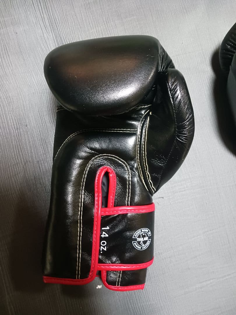 Fairtex ボクシンググローブ 14 oz 黒/赤 値引️⭕️ 即購入️⭕️