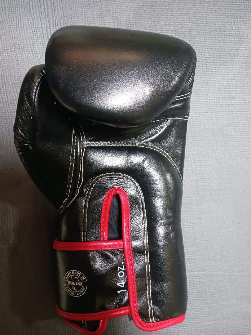Fairtex ボクシンググローブ 14 oz 黒/赤 値引️⭕️ 即購入️⭕️