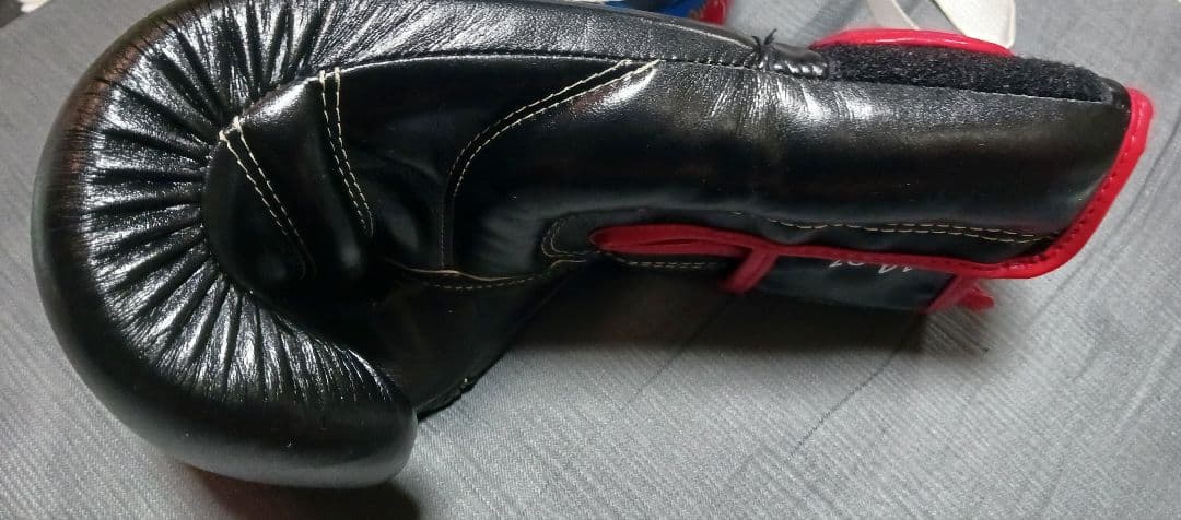 Fairtex ボクシンググローブ 14 oz 黒/赤 値引️⭕️ 即購入️⭕️