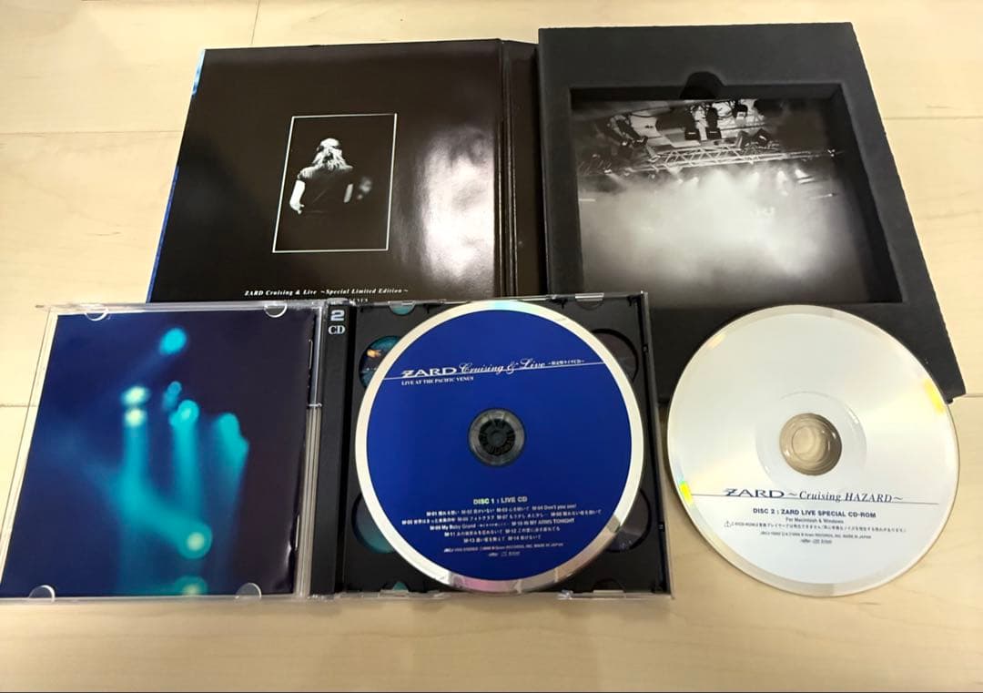ZARD アーティストファイル・カレンダー・DVD・Tシャツセット