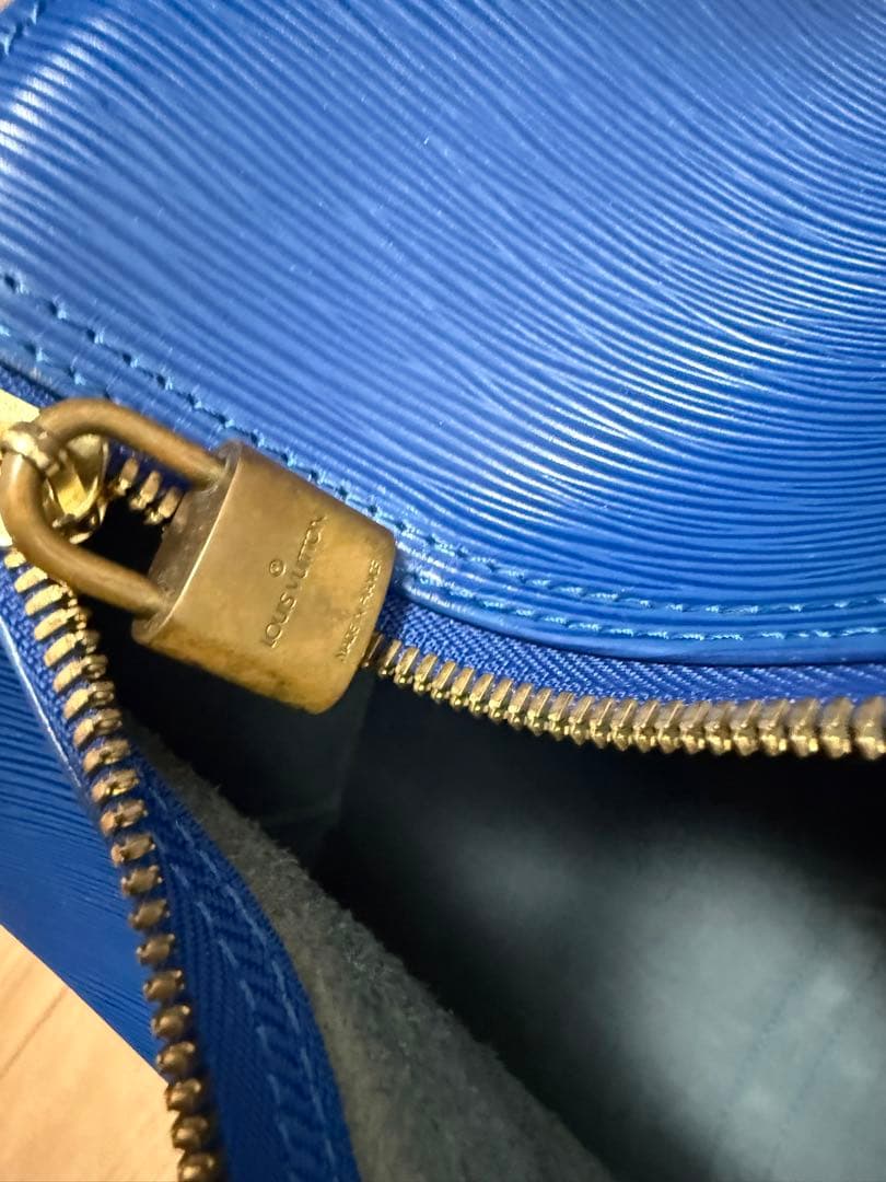 じ*ん様 Louis Vuitton エピレザー ボストンバッグ ブルー