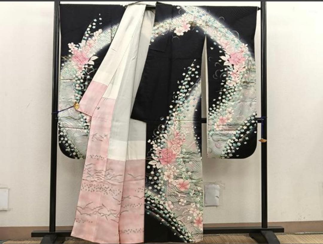 豪華振袖　駒刺繍　鳳凰草花文　金彩　鈴乃屋扱い　逸品