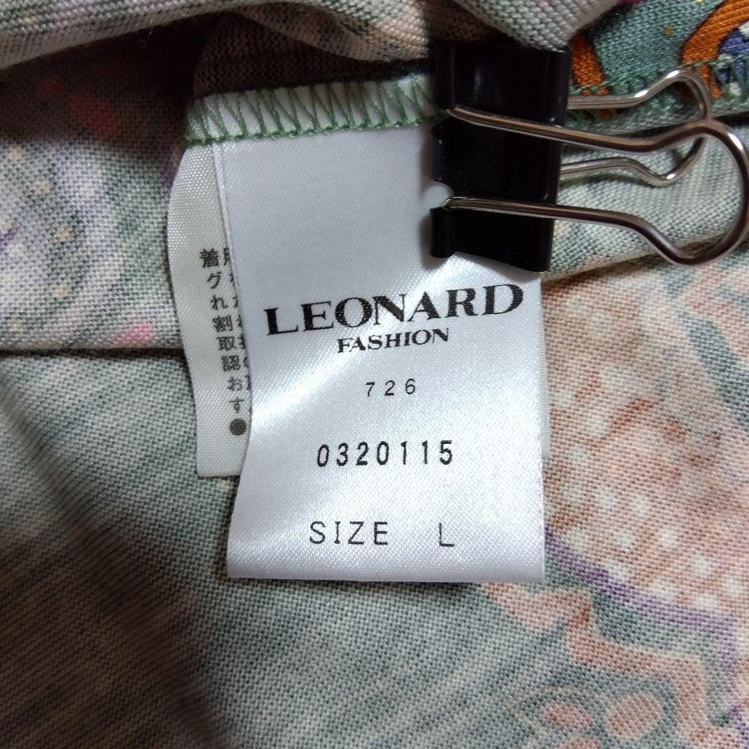 LEONARD 花柄ペイズリーVネックワンピース