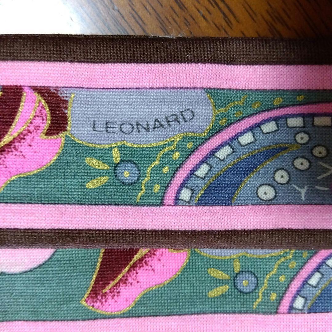 LEONARD 花柄ペイズリーVネックワンピース